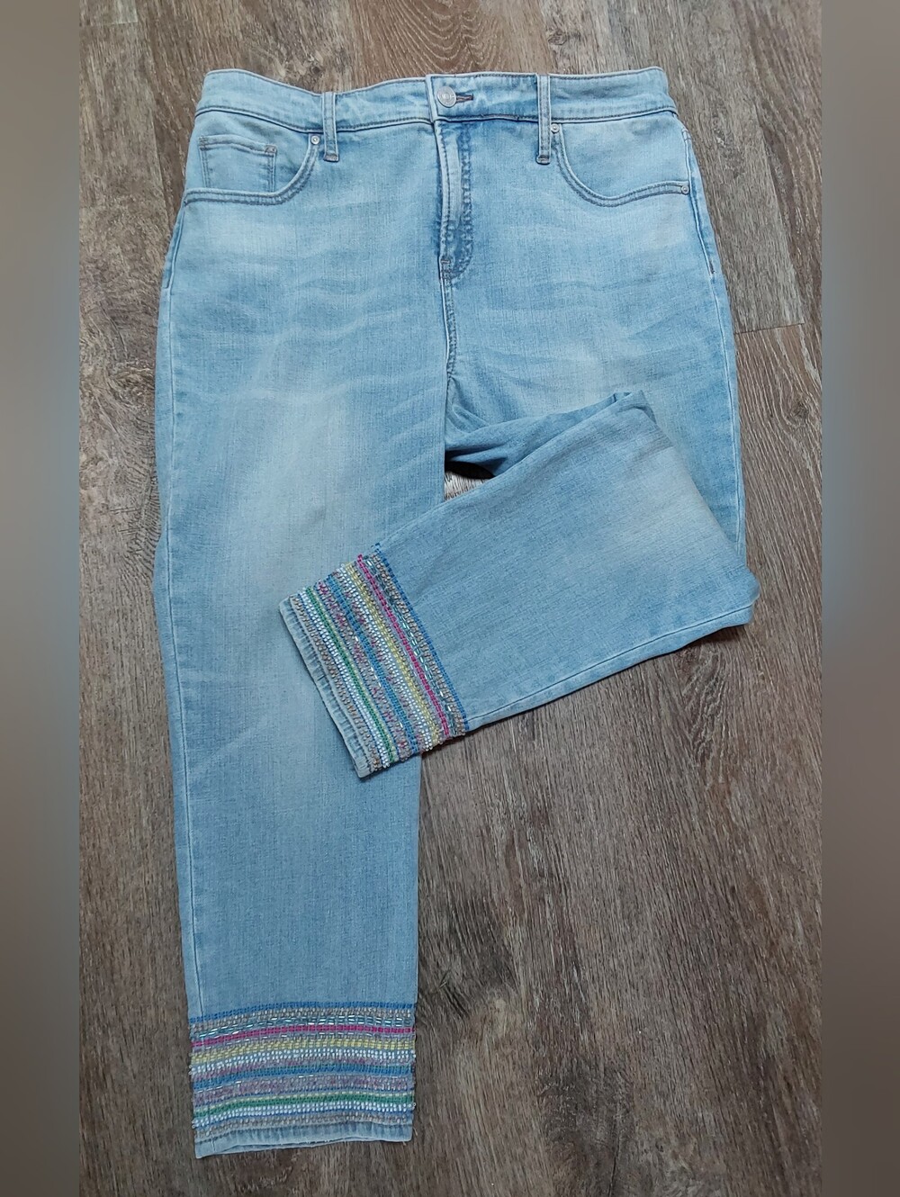 CHICO'S SO SLIMMING EMBELLISHED CROP JEAN 10/12